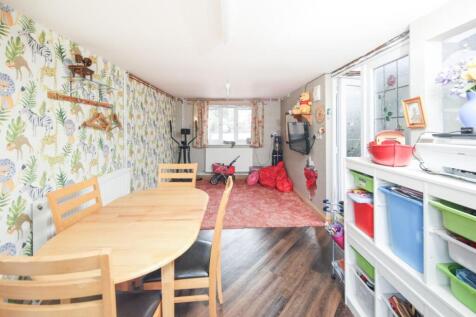 13 East Dene dining room.jpg