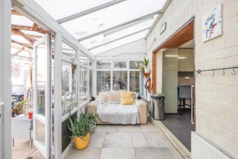 13 East Dene conservatory.jpg
