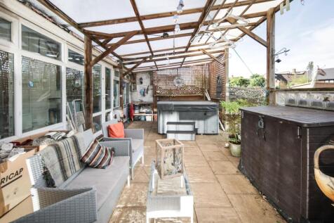 13 East Dene garden.jpg
