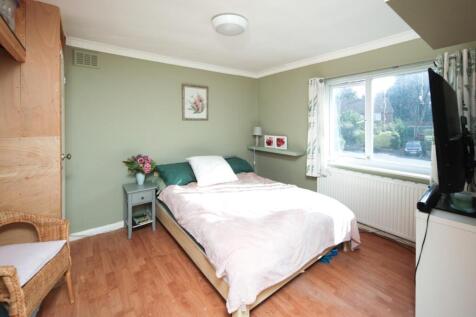 13 East Dene bedroom-2.jpg