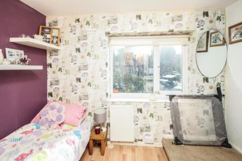 13 East Dene bedroom-4.jpg