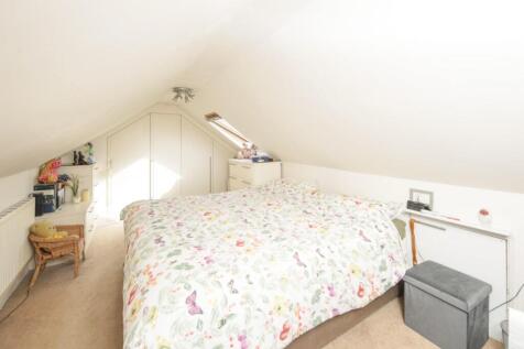 13 East Dene bedroom-5.jpg