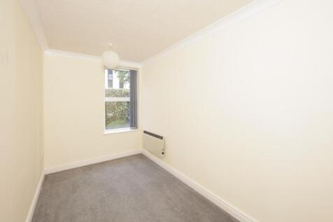 7 Oakfield House CV32-11.jpg