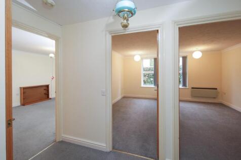 7 Oakfield House CV32-12.jpg
