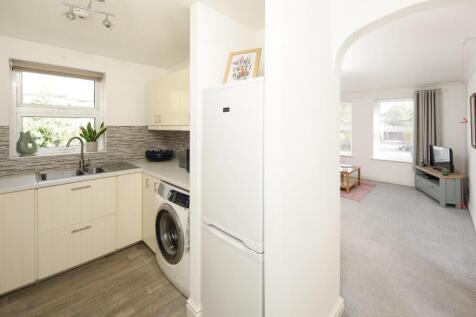 26 Oakfield House CV32-7.jpg