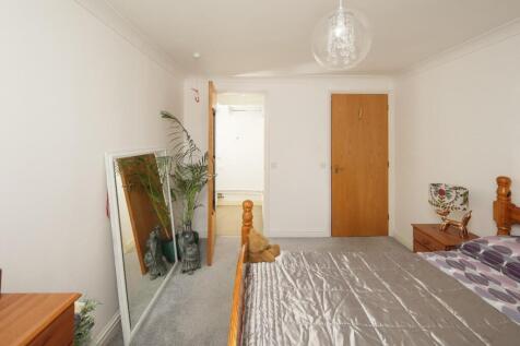 26 Oakfield House CV32-11.jpg