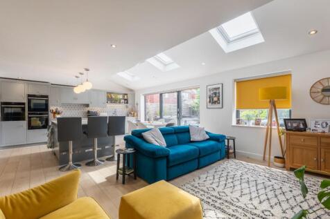 kitch and family room-2.jpg