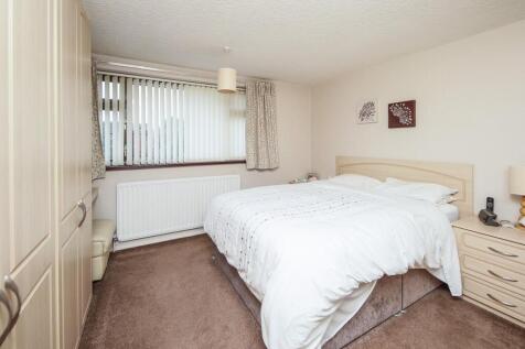 4 Brunel Close Cv31-16.jpg
