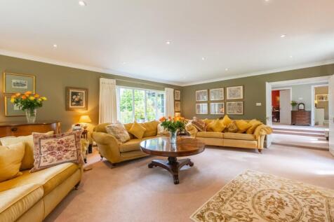 LIVING ROOM 4.jpg
