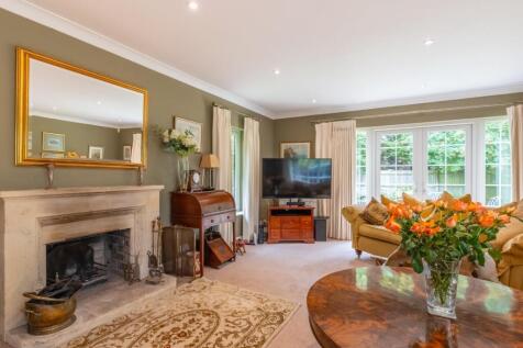 LIVING ROOM 1.jpg