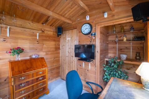 SUMMER HOUSE OFFICE 1.jpg