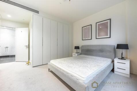 bedroom-Televisioncenter-Wood-Crescent-W12-jpg