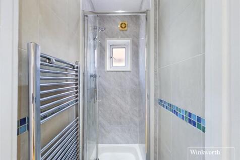 Separate Shower Room