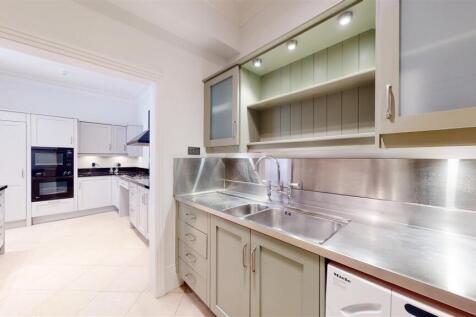 Kitchen/ Utility Room
