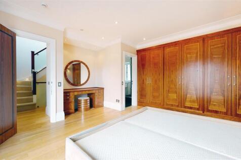 Master Bedroom (2)