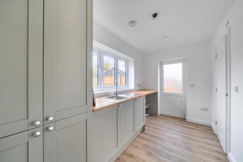 1376417-11-690c7b...