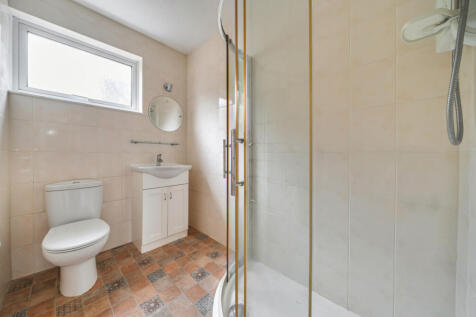 1373074-5-690b5b2...