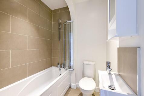 Flat 3, 47 Melrose Avenue - Bathroom.JPG