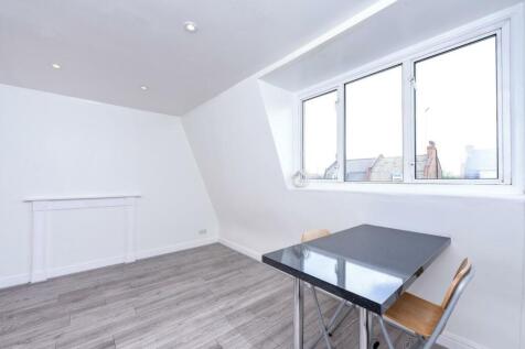Flat 3, 47 Melrose Avenue - Reception.JPG
