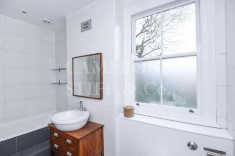 Flat 5, 12 Teignmouth Road - Bathroom.jpg