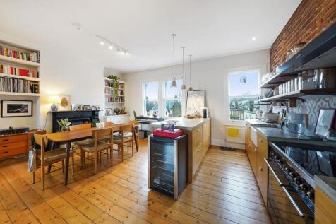 19244805 - kitchen .jpg