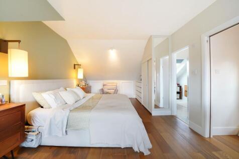 19244805 - bedroom .jpg