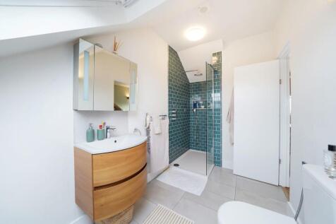 19244805  bathroom .jpg