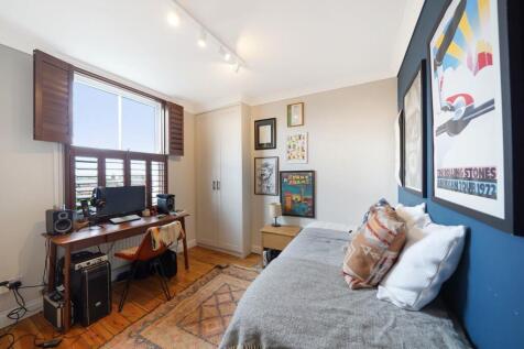 19244805 - bedroom 2.jpg
