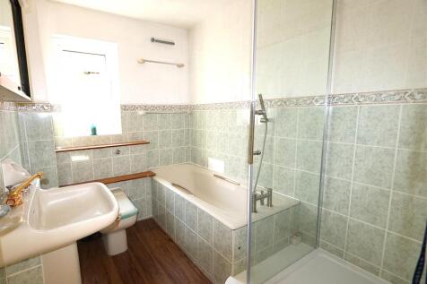 Bathroom.JPG