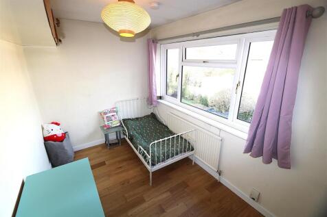 Bedroom 1.JPG