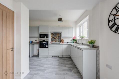 108CobdenViewRoad(InteriorStaged)-11.jpg