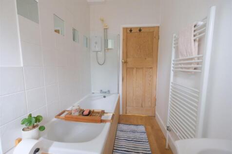 Bathroom01.jpg