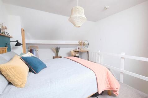 Masterbed03.jpg