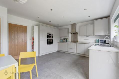 10aFairbarnRoad(Interior)-12.jpg