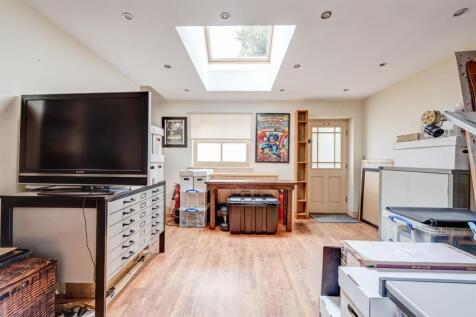 25TaptonMountClose(Studio)-3.jpg