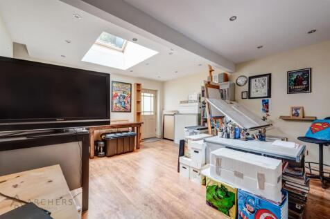 25TaptonMountClose(Studio)-1.jpg