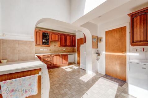 14DenBankClose(Interior)-4.jpg