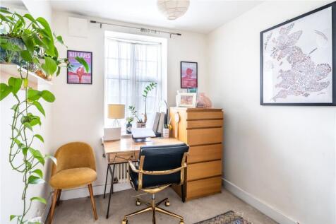 Bedroom 3/ Study