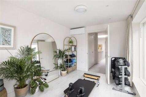 Bedroom/Gym