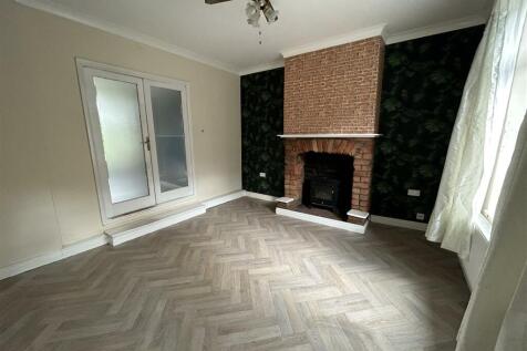 FRONT LOUNGE