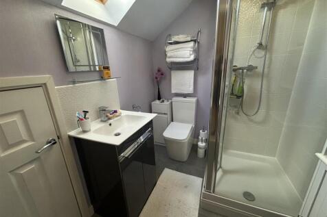 EN - SUITE SHOWER ROOM