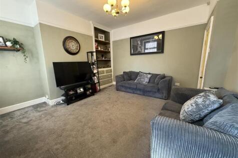 REAR LOUNGE