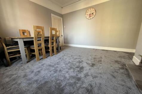 FRONT LOUNGE