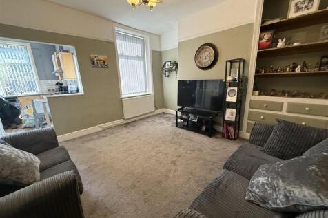 REAR LOUNGE