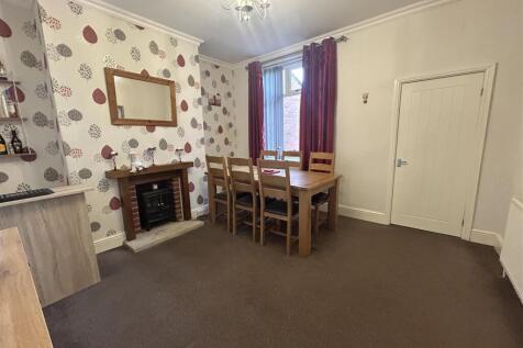 REAR LOUNGE