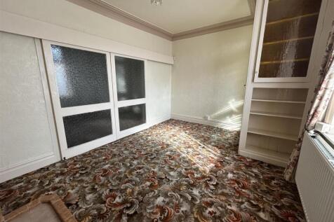 REAR LOUNGE