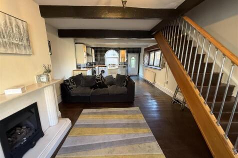 OPEN PLAN LOUNGE &amp; KITCHEN