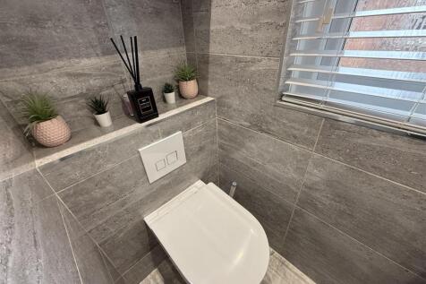 SEPARATE WC