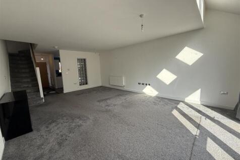 LOUNGE &amp; DINING AREA