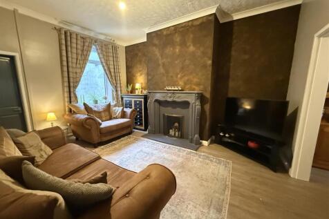 REAR LOUNGE